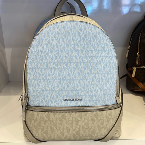 MICHAEL KORS Rhea Medium Zip Color-Block Signature Logo Backpack
LT SKY MLT
NWT - Picture 4 of 16